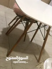  3 ميز طعام لون ابيض مع  كراسي جلد