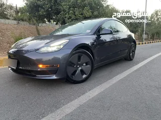  2 Tesla Model 3  موديل 2023 جمرك جديد  فحص أوتوسكور B+ بدفعة لا تقل عن 10 الاف دينار