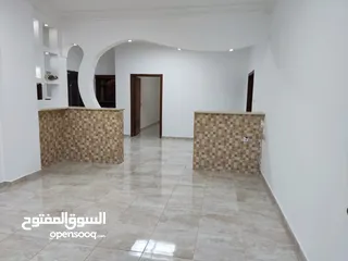  16 منزل مستقل ومطل للبيع واجهات حجر ومنطقة هادئة جداً وقريب من جميع الخدمات