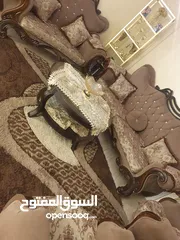  5 طقم كنب بحاله جيده جدا للبيع مع سجاده والبردايه