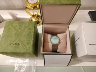  4 ساعه GUCCI  25H  قياس  38  بحالة الوكاله وتحت الكفاله لون تيفاني ،(ازرق بحري).ultra slim