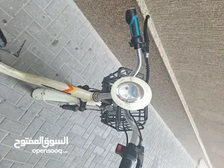  4 سكوتر كهربائي