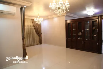  8 شقة 5 غرف نوم (طابق اخير مع روف مبني) في ضاحية الرشيد من المالك مباشرة
