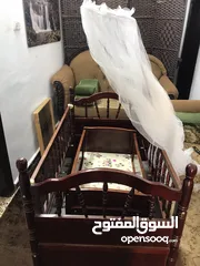  2 تخت اطفال حجم جامبو +هزاز +نموسية شبه وكاله ولاخدش