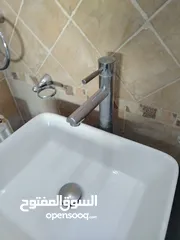  6 3 اطقم مع شور بوكس شبه جديد حمامات للبيع المستعجل