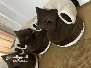  2 غرفة جلوس بحالة جيدة