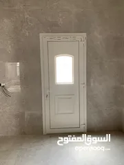  7 اعمال الابواب و الدرايش uPVC .صيانه .شبك الحشرات  وزجاج .مرأيات .بكافه انواعها.المنيوم مرحباااا