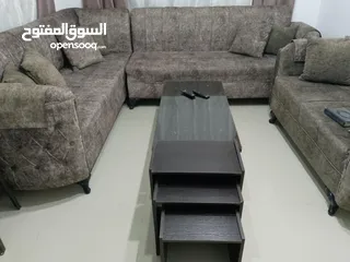  2 كنب للبيع  استعمال خفيف فقط ست شهور بحال الجديد