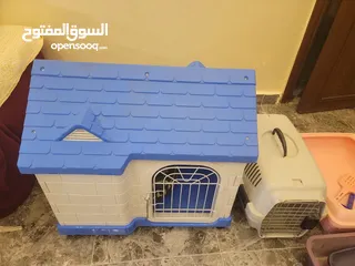  4 كوخ جديد حجم كبير واكسسوارات قطة بحالة الجديد للبيع المستعجل