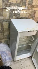  3 ثلاجة و فرازة مع بعض فاوق فرازة من تحت  ثلاجة / ثلاجة صغيرة مكتبية