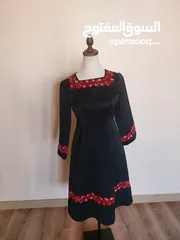  17 عدة فساتين جديدة و ماركات اسعارها من 10-12 دينار.