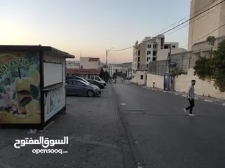  5 كشك للبيع وضع ممتاز جدا  جاهز للعمل  يمكن رفعه في ونش  مع غاز وعصارة برتقال