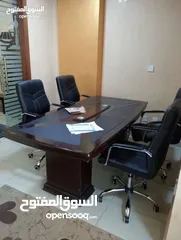  5 اثاث مكتبي مستعمل بحال الوكالة وذات جودة عالية وبفترة استعمال خفيفة جدا
