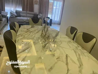  3 طقم للبيع جديد وطاولة سفرة وغرفة نوم - الكرسي