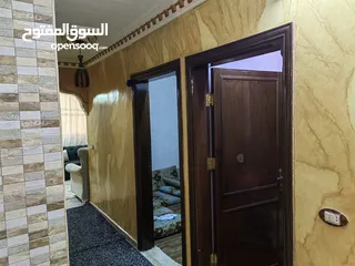  20 بيت للبيع طابقين في الزرقاء جبل الأمير حسن مساحه الارض 200 م