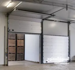  14 Industrial lifting door's.