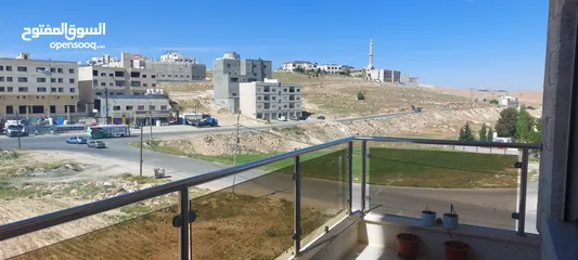  5 شقة سوبر ديلوكس مع مطبخ راكب لامينيت في موقع مميز بالكوم الغربي شفا بدران