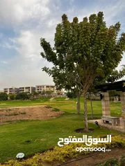  15 دوبلكس للبيع 4 غرف في تاج سيتي علي طريق السويس امام المطار القاهرة الحديدة بالقرب من مصر الجديدة