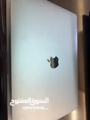  1 MacBook pro M1 2020 للبيع بحالة جيدة جداً مستعمل للدراسة مساحته 245