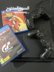  1 بليستيشن 4 شبه جديده ولا خرب ونضيفه فش فيها ولا مشكله مع أتين ودسكين  بقدرش أوصل