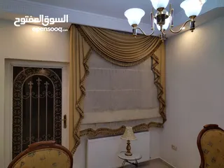  8 بيع  طقم ضيوف عشره مقاعد مكون من ثلاثيه ومجوزتين وثلاث مفارد استعمال قليل.مع برادي عدد2 عرض 290