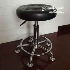  3 هل تبحث عن راحة ومرونة أثناء العمل في المختبر اومراكز التجميل نقدم لك كرسي المختبرات الدائري المتحرك
