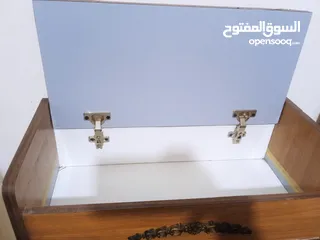  2 خزانه احذيه في حاله الجيده اربع رفوف