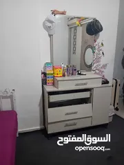  1 غرفة نوم تختين وخزانه وتوالييت بدون فرشات الخزانه زان
