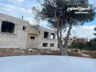  4 فيلا عظم 560م على قطعة أرض 1035متر على شارع البترا للبيع