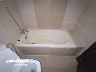  7 اطقم حمامات مستعملة بحالة ممتازة للبيع بسعر مغري