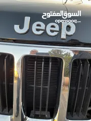  8 Jeep Grand Cherokee 2011                                                          Laredo 4x4