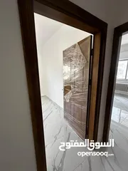  14 شقة واسعة و مجددة بالكامل للإيجار- الصويفية - خلف المدرسة الأمريكية - طابق ثاني . العمارة 6 شقق فقط