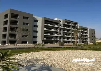  17 *شقة للبيع في مصر الجديدة ـ STODA COMPOUND بشيراتون بالقرب من مطار القاهرة الدولي