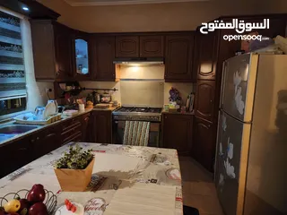  12 شقة مع رووف و ترس إطلالة أبدية خلابة  على جبال جرش و السلط في أجمل مناطق الجبيهة ابو عوف تنظيم أ