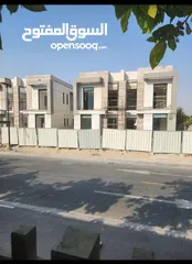  1 اخر فلل متوفرة في مشروع الزاهية بجانب ستي سنتر الزاهية والمدينة الجامعية