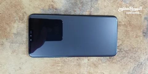  3 LG V40.  التخزين 64. شريحه ورام