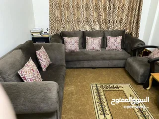  3 طقم كنب بسعر مغري شبه جديد بداعي السفر