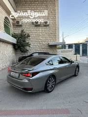  2 Lexus ES300H وارد وكفالة الوكالة المركزية مآلك وآحد اعلى صنف لكشري