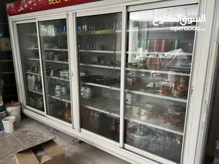  1 ثلاجة عرض 4 أبواب بوضع جيد جدا للبيع بسبب إغلاق المحل