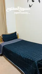  1 غرفه نوم بناتيه تخت وخزانه وتسريحة