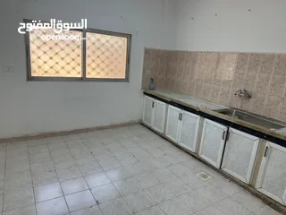  11 بيت للايجار