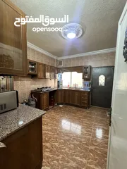  5 منزل مميز للبيع على شارعين موقع مرتفع ومطل