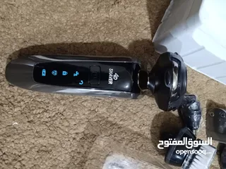  4 ماكينه حلاقه جديده استعمال مرة واحدة فقط مع ملحقاتها بالكرتونة  ونظارات العالم الافتراضي جديدة للبيع