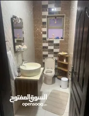  5 شقة طابقية (طابق رابع) 185 متر للبيع مادبا - حنينا  صالون وترس واسع