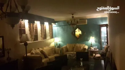  1 شقة فارغة مع حديقة كبيرة للايجار