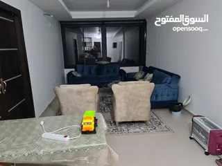  18 شقة مفروشة بحالة ممتازة تشطيب شخصي