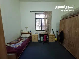  4 منزل ارضي للبيع في موقع مميز في جبل اللويبدة يقع على شارعين .. بسعر مميز جداً