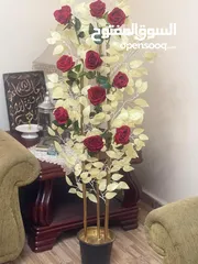  4 أشجار زينه ورد صناعي   متوفر لون احمر فقط  شغل بيتي مرتب بزبط داخلي و خارجي للمنزل وللغرف و للمداخل