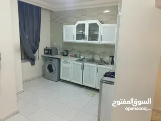  22 استوديو غرفة وصالة وحمامين وترث كبير