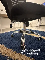 2 كرسي ما برفع وبنزل بس مرتب ونضيف